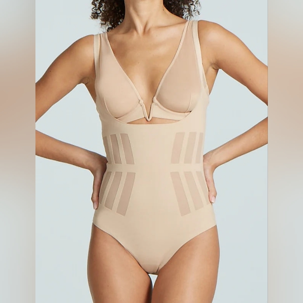 NWT Commando Luxe Control Shaping compression Shape Control Nude Bodysuit M
